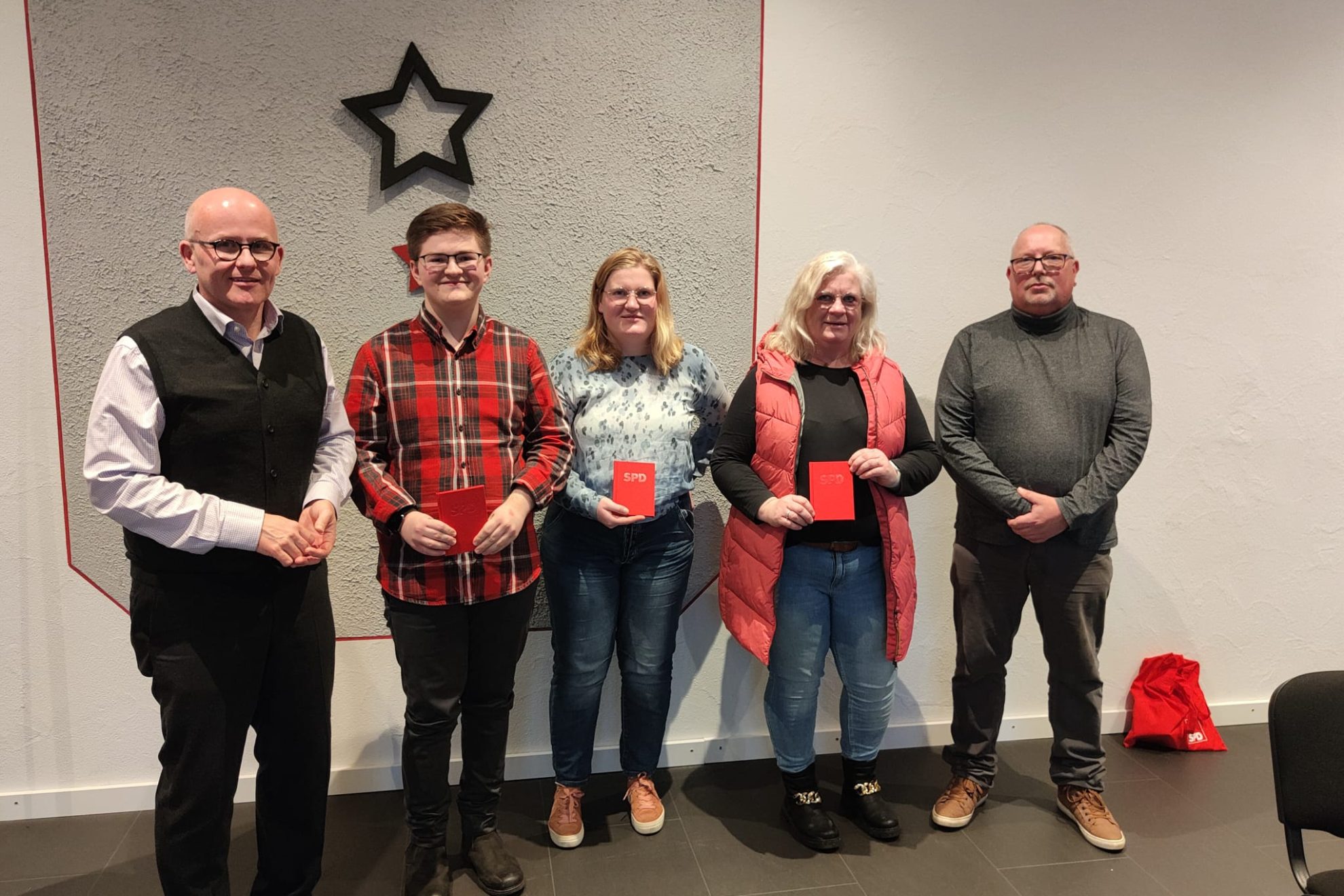 Herzliche Aufnahme der neuen Mitglieder › SPD Sundern
